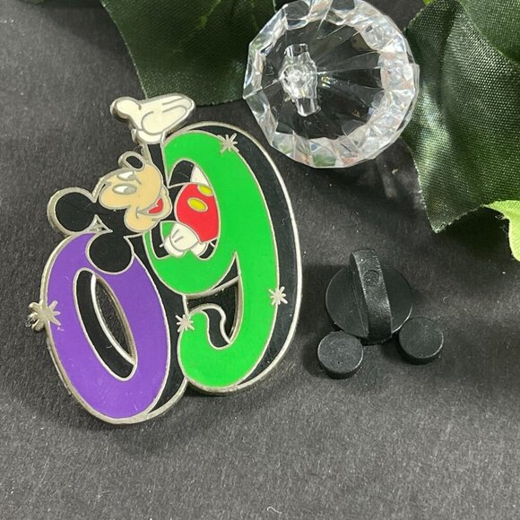 Disney Mickey Mouse Trading Pin 2009 Badge Brooch Lapel Pin Accessories Jewelry - Picture 2 of 8